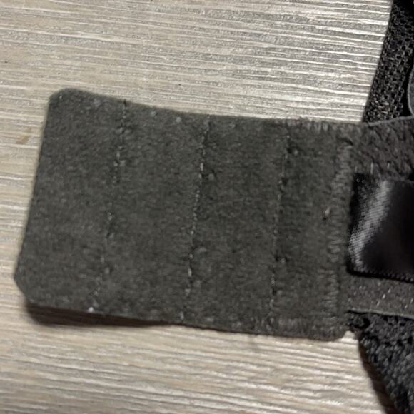 Natori Gray Color Cross back Lace Trimmed Bra - Picture 8 of 8